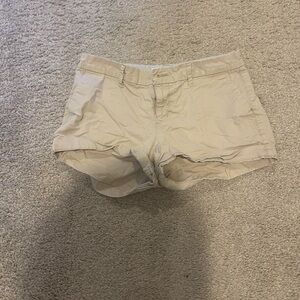 Old navy beige everyday short!